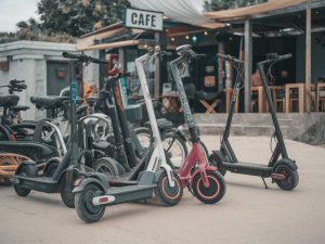 choisir une trottinette électrique en fonction de l'autonomie et de la vitesse